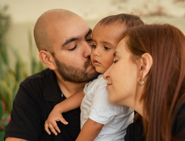 Parents with their baby (Jordan Gonzalez for Unsplash)
