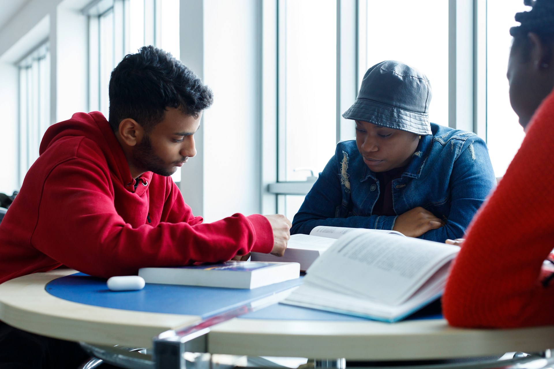 Teens studying at school (Ben Iwara for Unsplash)