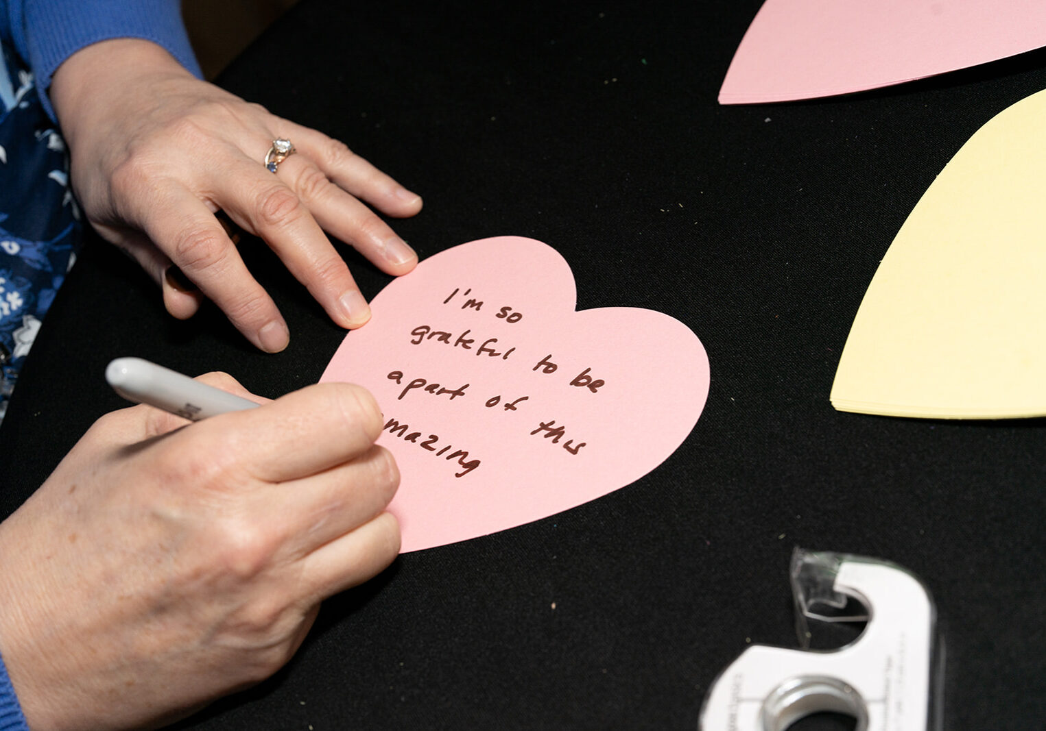 Crisis Connections volunteer writing a message of affirmation