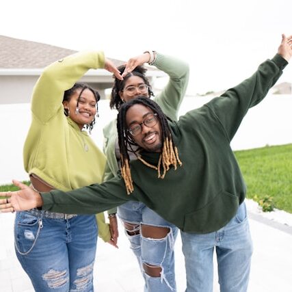 Three teens taking heart selfie (Nappy for Unsplash)
